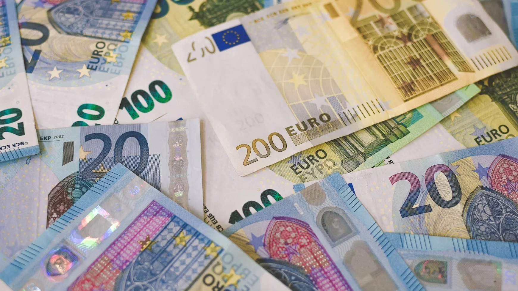 SMI 2026 sube a 1221 euros mensuales con efectos retroactivos desde enero